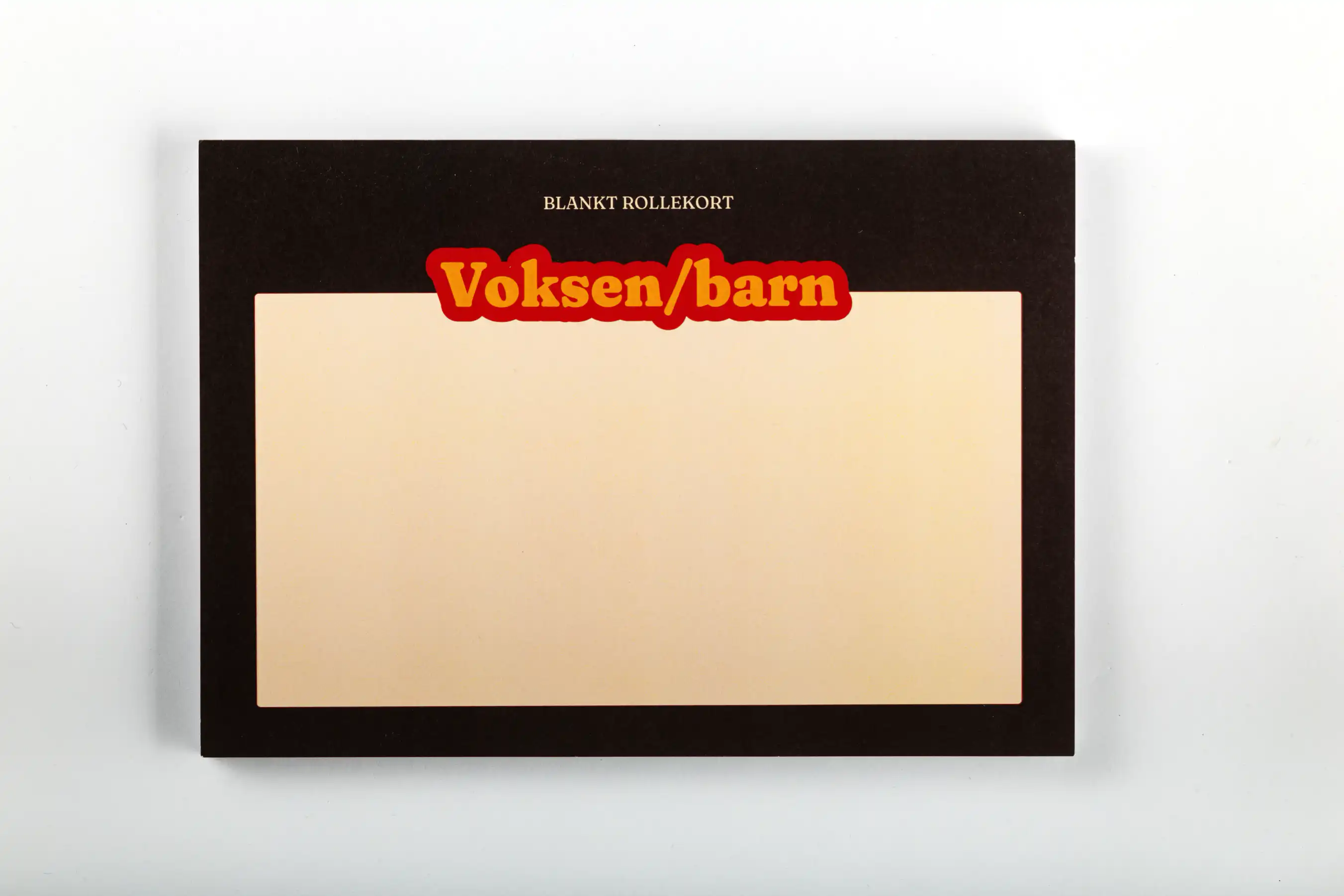 Et billede af blokken med blanke rollekort til voksen/barn, med et stort felt der kan udfyldes. 