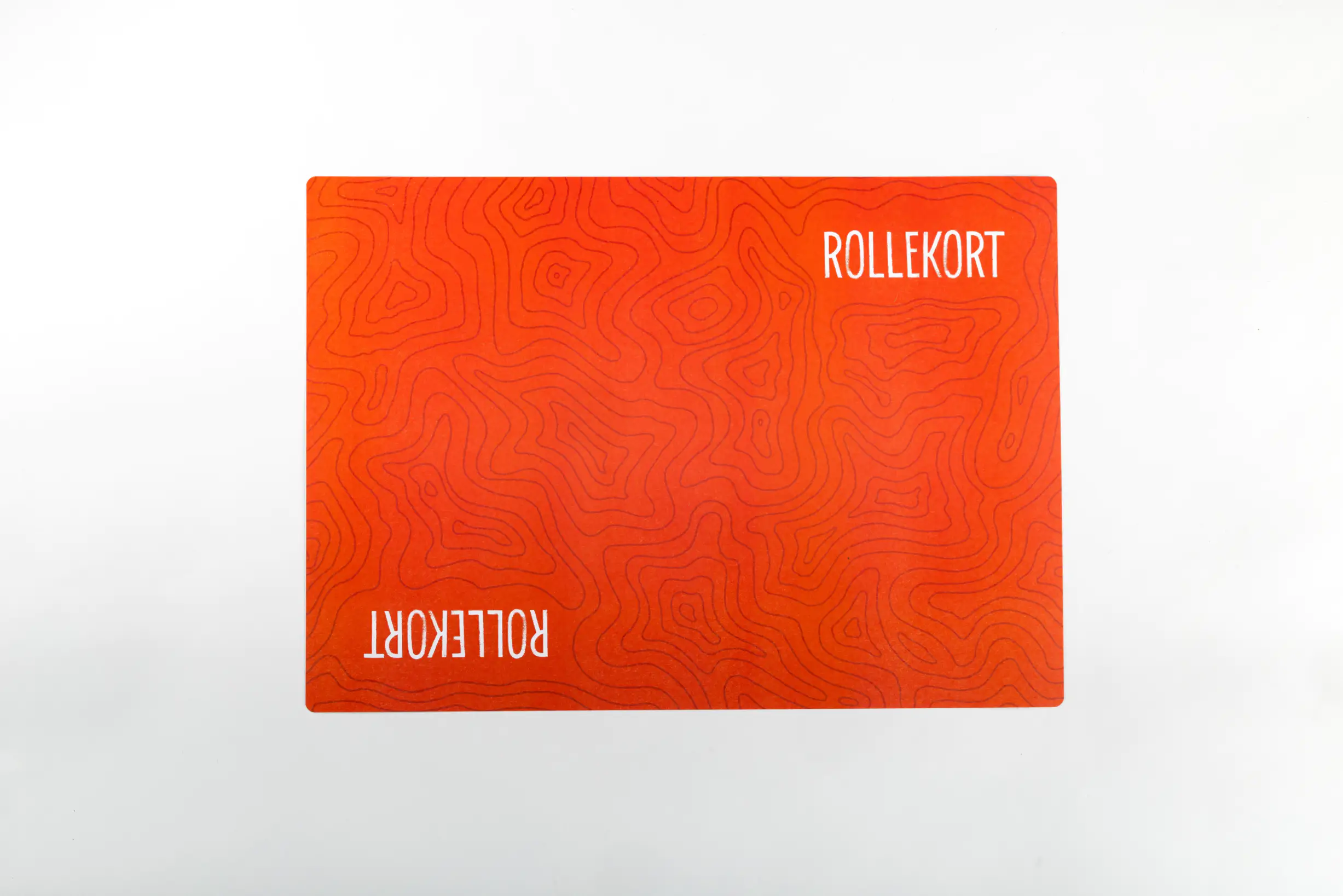 Bagsiden af rollekortene hvor der står rollekort.